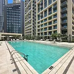 Luxurious 1-Bedroom Apartment