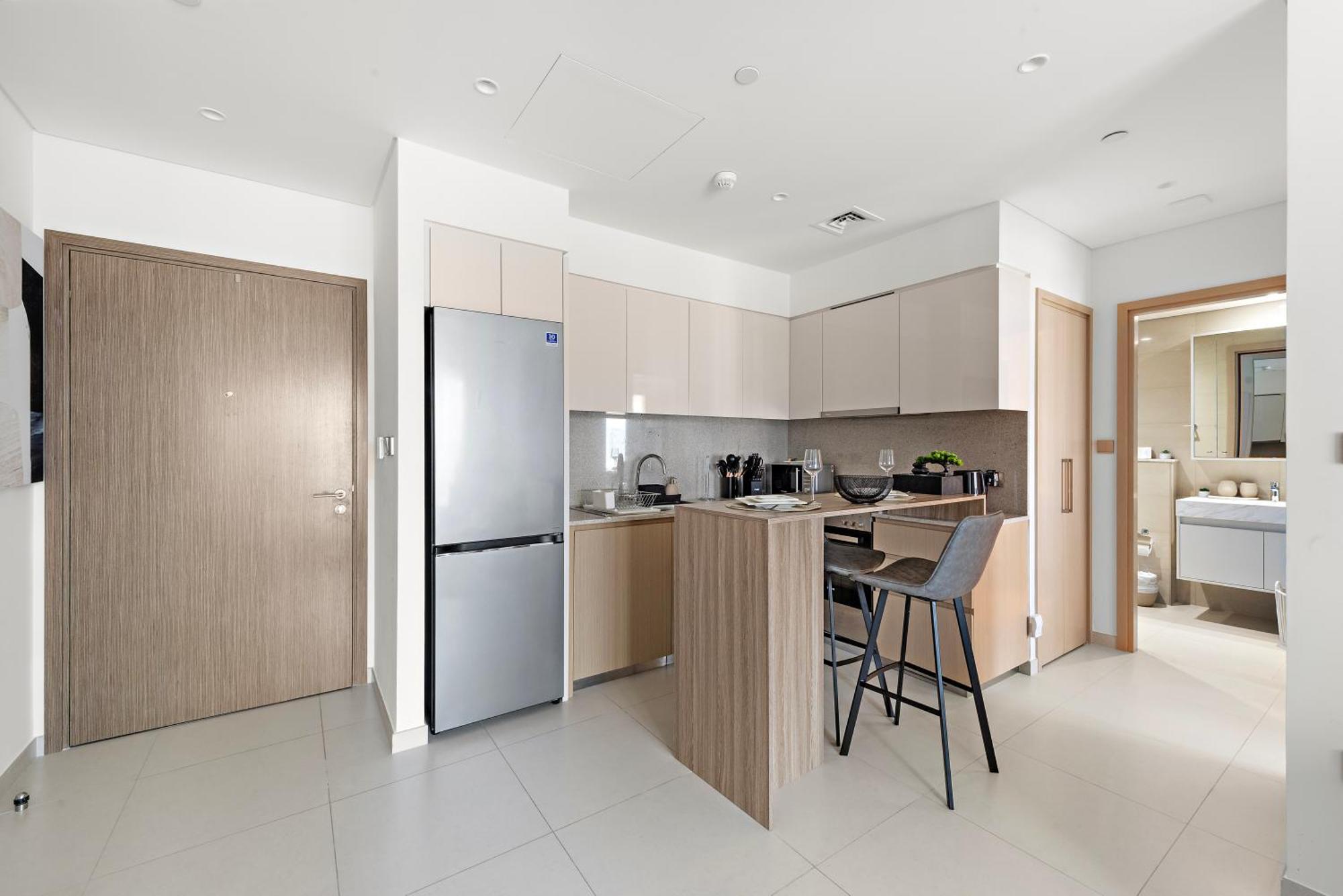 Luxurious 1-bedroom Apartment *